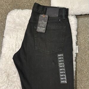lucky brand jeans size 

34 W.   32 L


straight leg 

straight fit